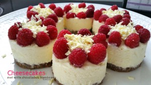 Mini cheesecakes met witte chocolade en frambozen