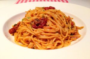 Spaghetti met rode pesto